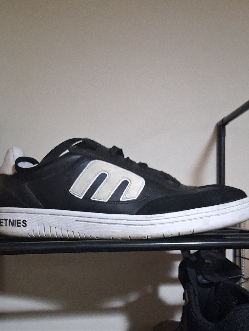 Etnies Men’s Black and White Low-Top Skate Sneakers
